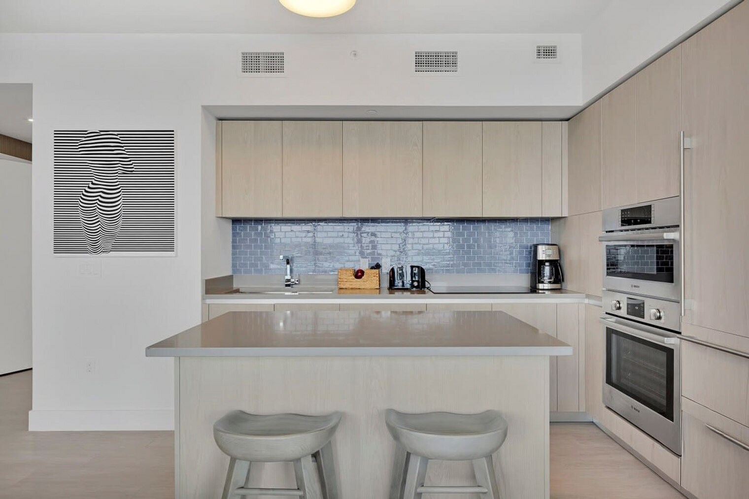 Building Photo - 4010 S Ocean Dr