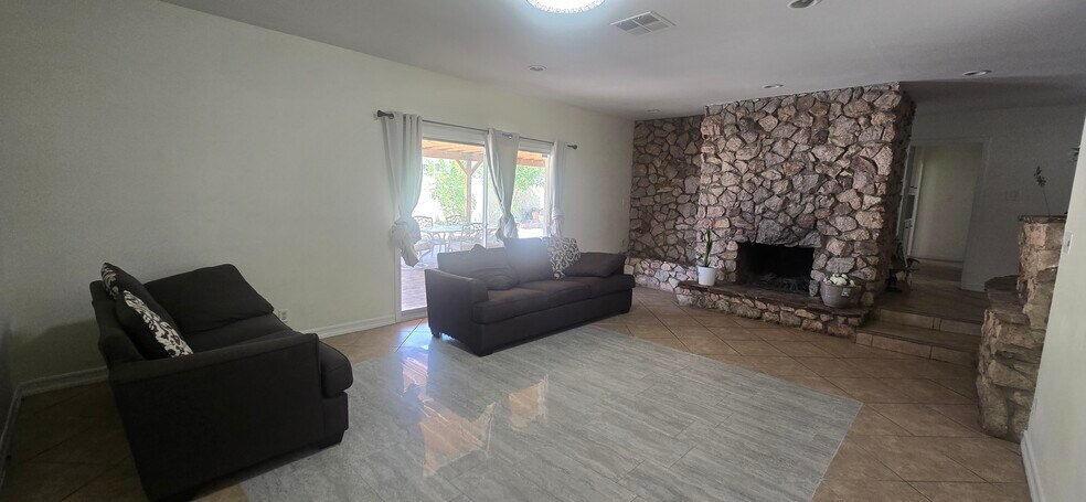Building Photo - 1716 Kiltie Way