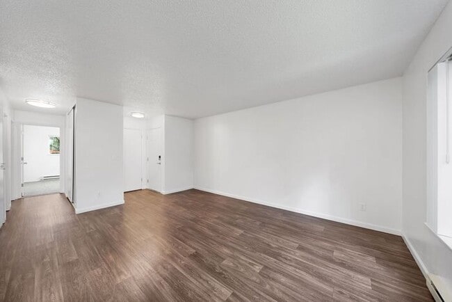 Building Photo - 2 bedroom home in Portsmouth Community!!