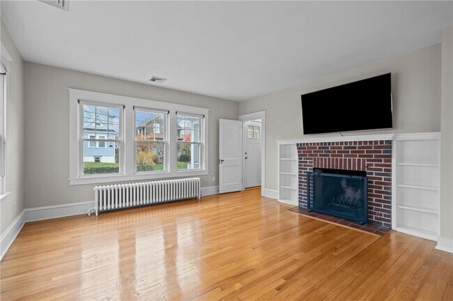 Building Photo - 36 Almy St