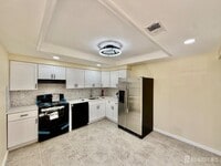 Building Photo - 1502 Bromley Estate