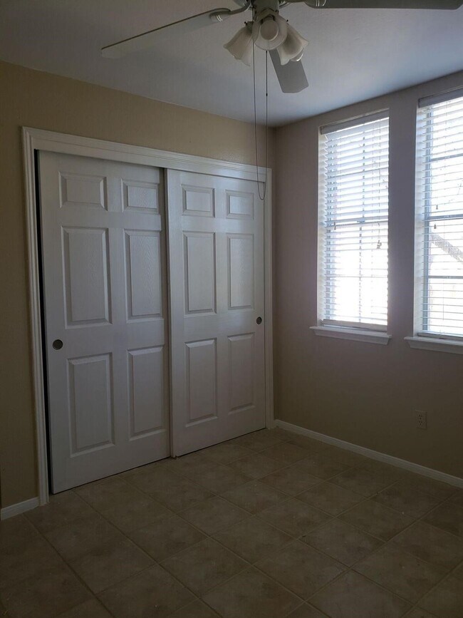 Building Photo - 6649 Queensclub Dr