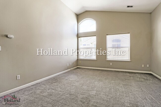 Building Photo - 4914 NW Huserik Dr