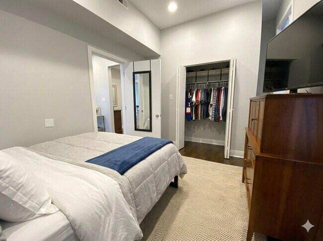 Building Photo - 2129 N Racine Ave