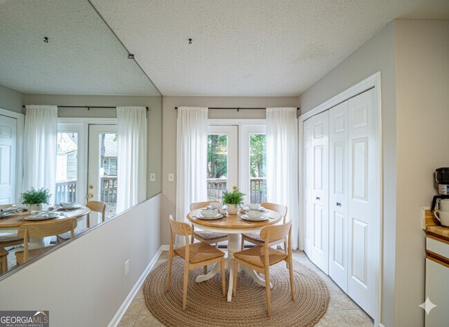 Building Photo - 4223 Lakes End Dr NW