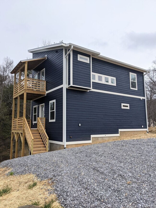 Building Photo - Swannanoa Rental