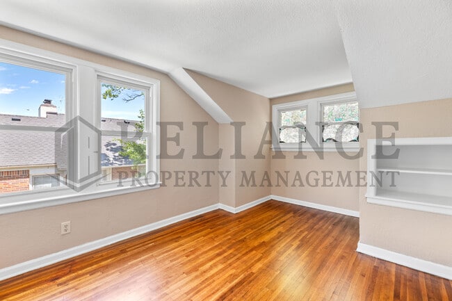 Building Photo - 536 S Glendale St