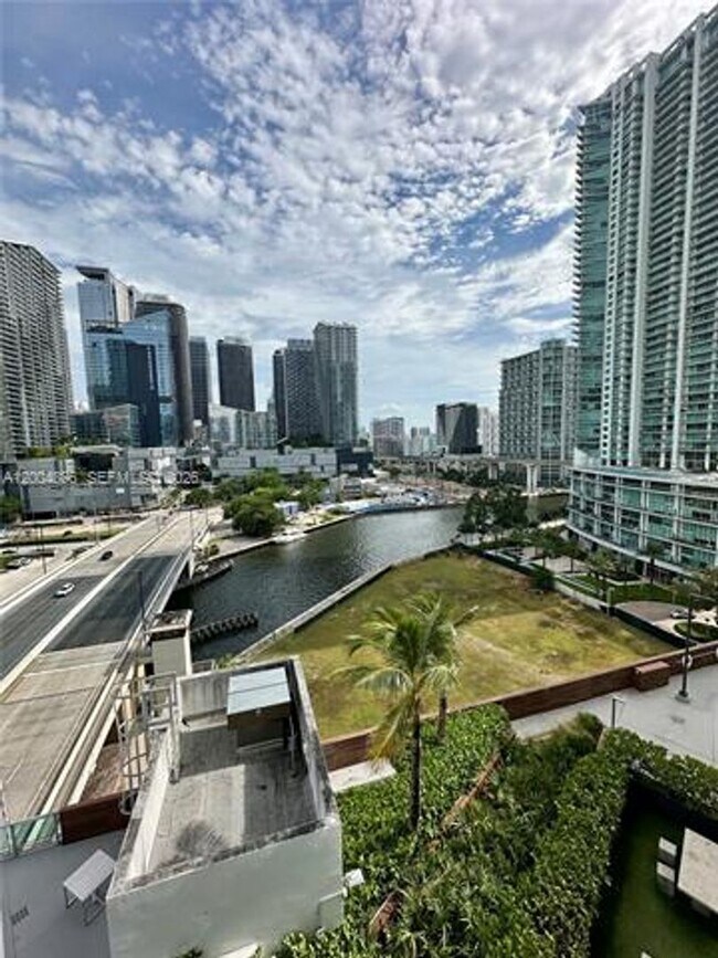 Building Photo - 350 S Miami Ave
