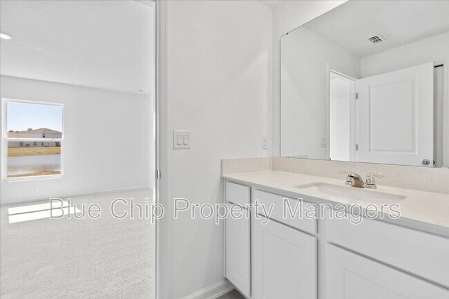 Building Photo - 5131 Magnolia Palm Dr