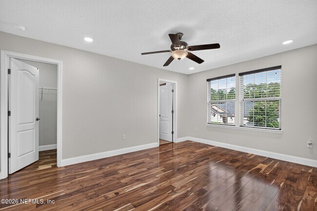 Building Photo - 127 Rockcreek Dr