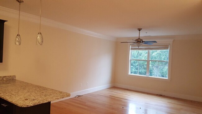 Building Photo - 2 Silver St