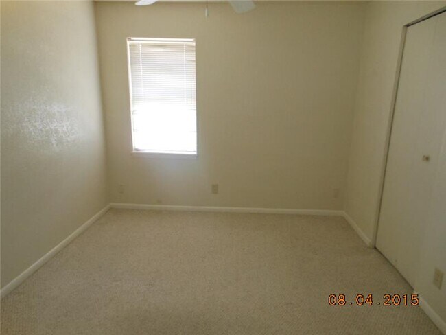 Building Photo - 1005 Cedar Dr