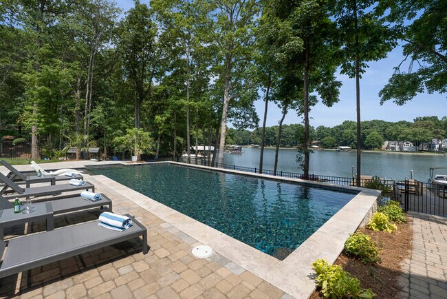 Building Photo - Northshore Landing