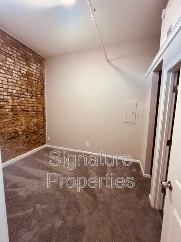 Building Photo - 22 Bollingbrook St
