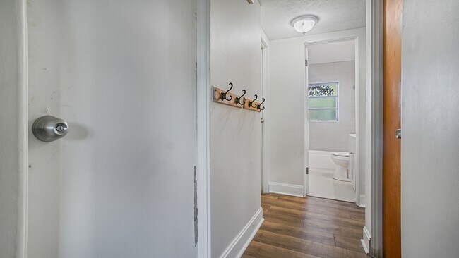 Building Photo - 5219 Bonnie Brae Cir