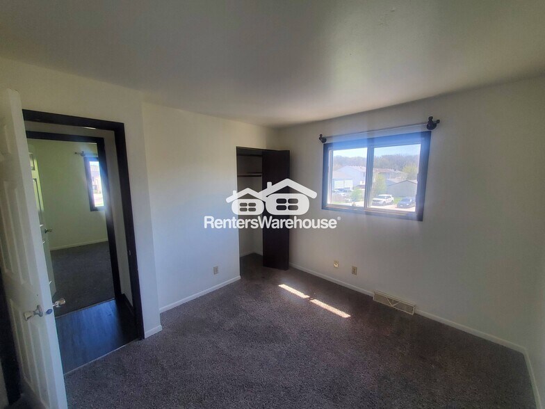 Building Photo - 9324 W Allyn St