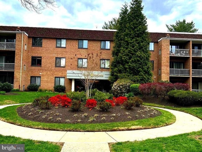 Building Photo - 1640 Oakwood Dr