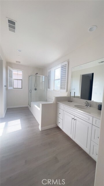 Building Photo - 3180 E La Avenida Dr