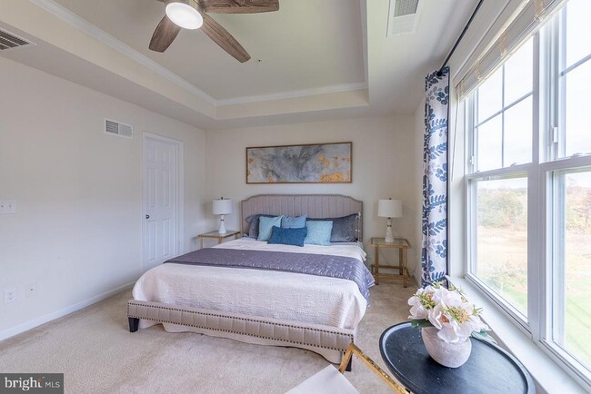 Building Photo - 43376 Town Gate Square