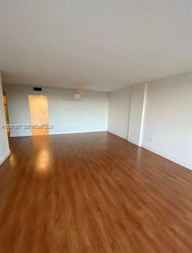 Building Photo - 155 Ocean Ln Dr