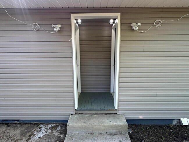 Building Photo - 8a Hiland Pl