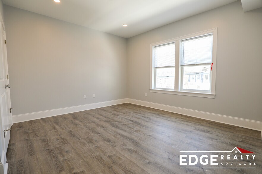 Building Photo - 124 Kenrick St