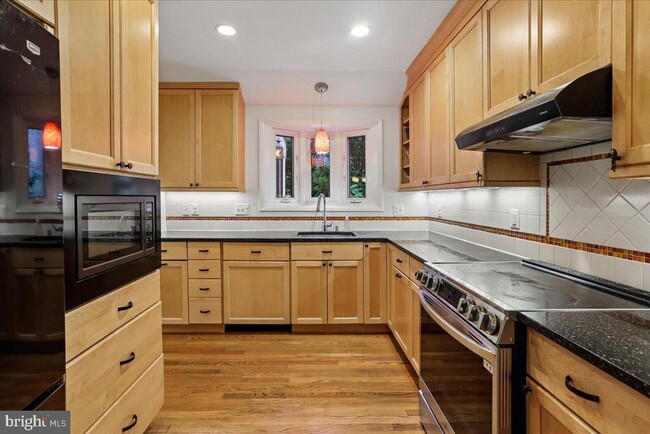 Building Photo - 1703 Tilton Dr