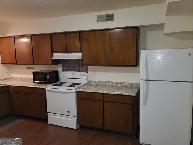 Building Photo - 207 Cypress Dr