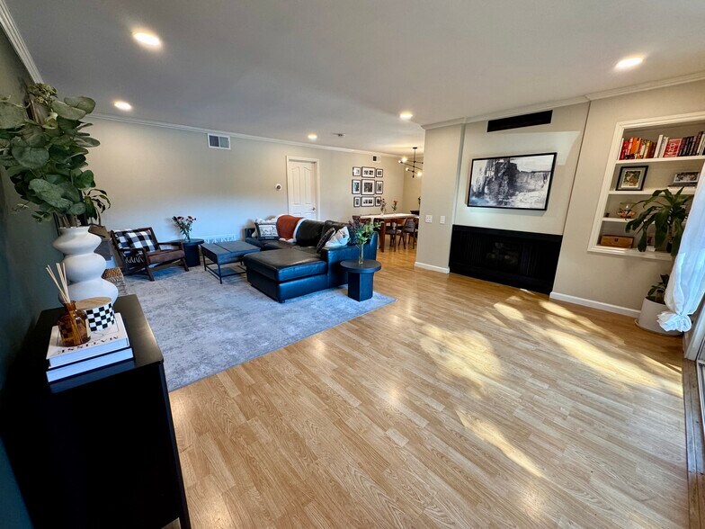 Building Photo - 31555 Lindero Canyon Rd