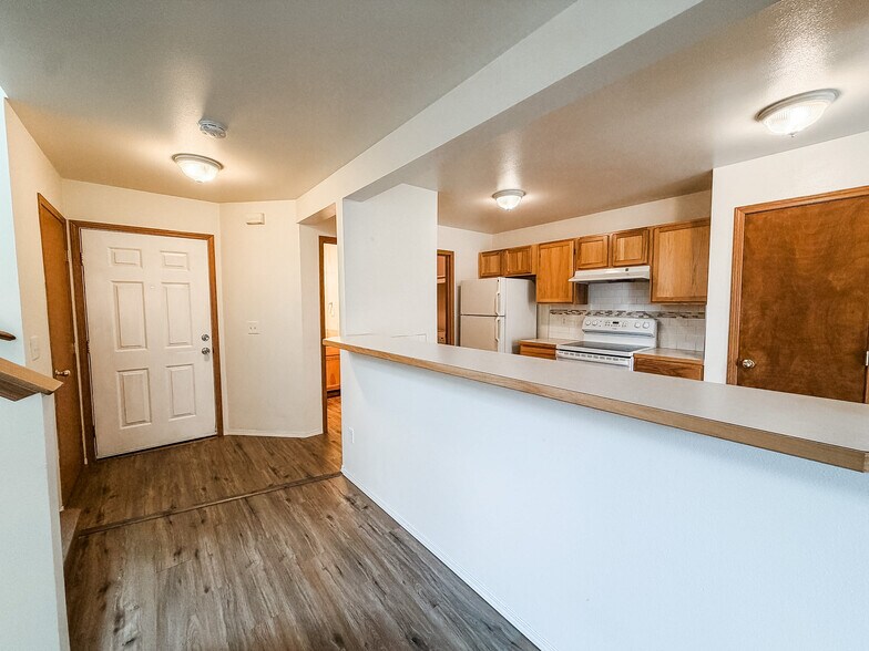 Building Photo - 943 College Ln NE