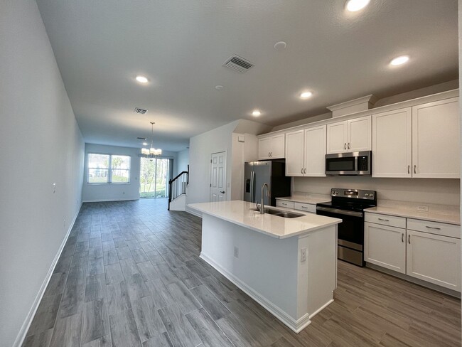 Building Photo - Brand new townhome with garage, excellent ...