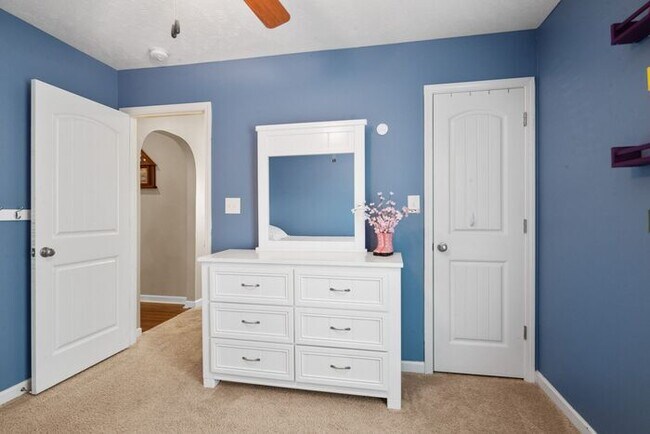 Building Photo - 3 Bedroom Ranch w/ Bonus