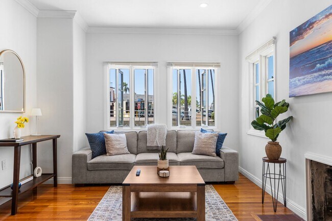 Building Photo - Charming 2 Bed 1 bath "fully furnished monthly rental" in La Jolla Village.