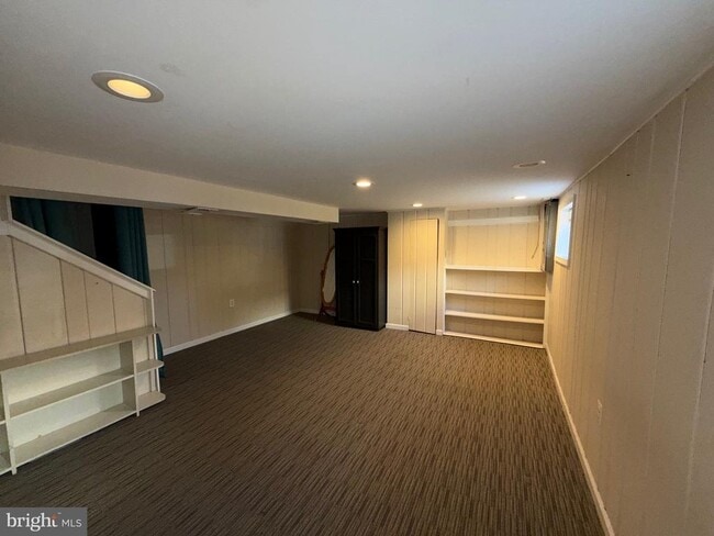 Building Photo - 5831 Mt Vernon Dr