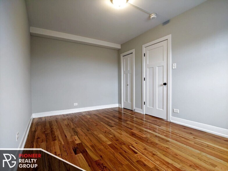 Building Photo - 556 W Arlington Pl