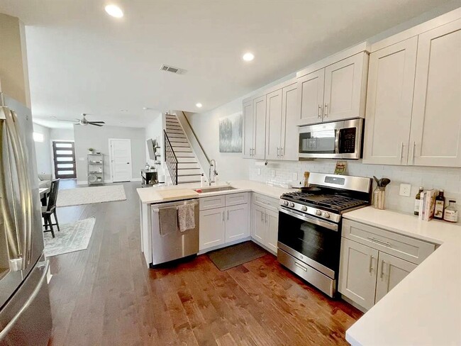 Building Photo - 6310 Porter St