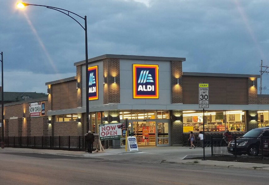 Building Photo - 5016 N Lawndale Ave