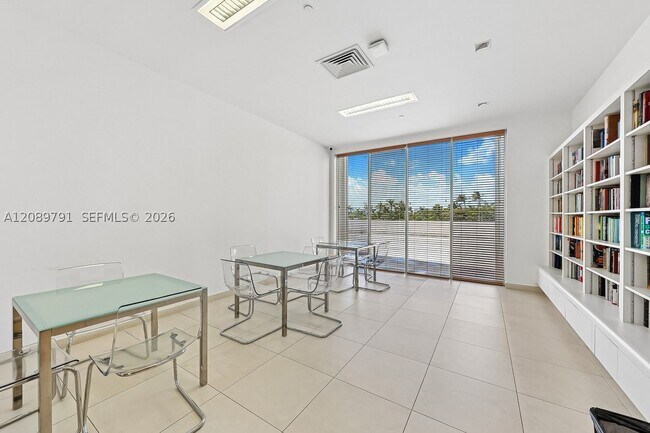 Building Photo - 881 Ocean Dr