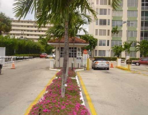 Building Photo - 1780 NE 191st St