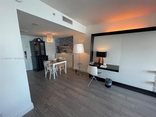 Building Photo - 1100 West Ave