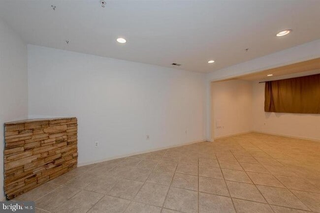 Building Photo - 8823 Montjoy Pl
