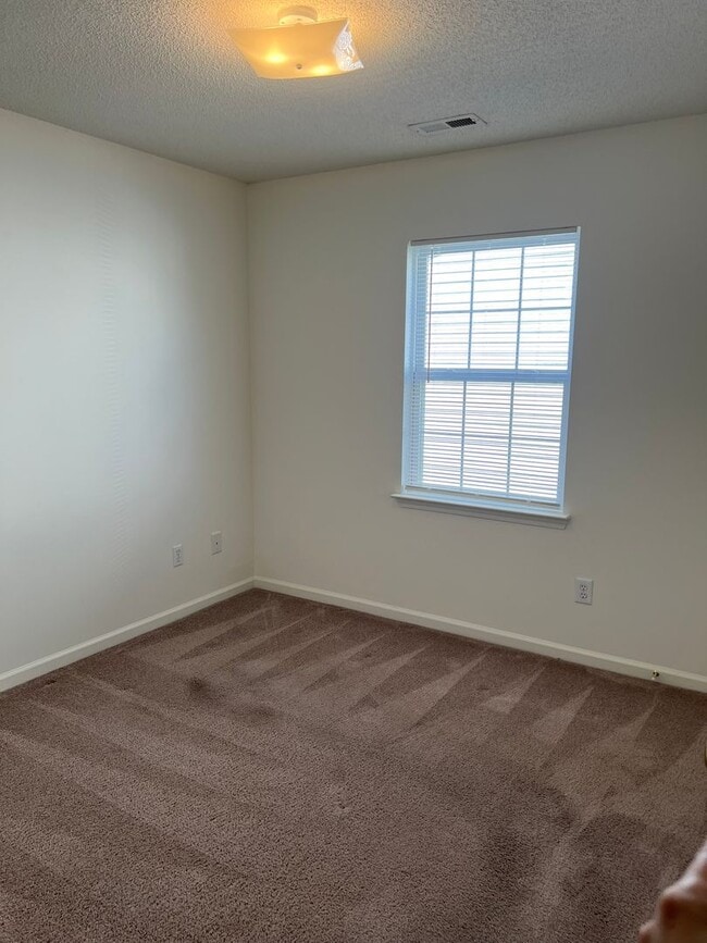 Building Photo - 162 Springwood Ln