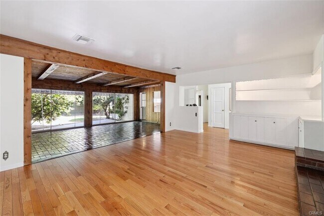 Building Photo - 23265 Leonora Dr