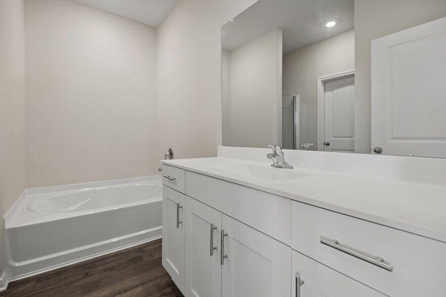 Building Photo - 15647 Plum Brk Dr