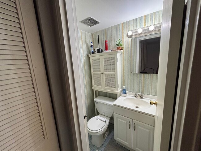 Building Photo - 304 Regency Park Dr