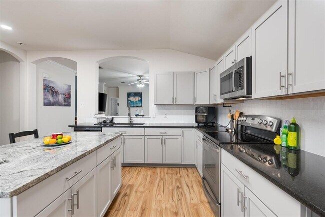 Building Photo - 208 Banner Ave