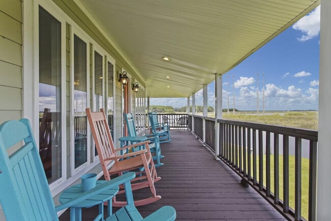 Building Photo - 1317 Beards Cove Dr