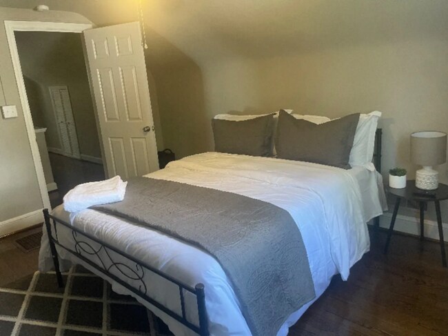 Building Photo - 1707 Colgate St NE