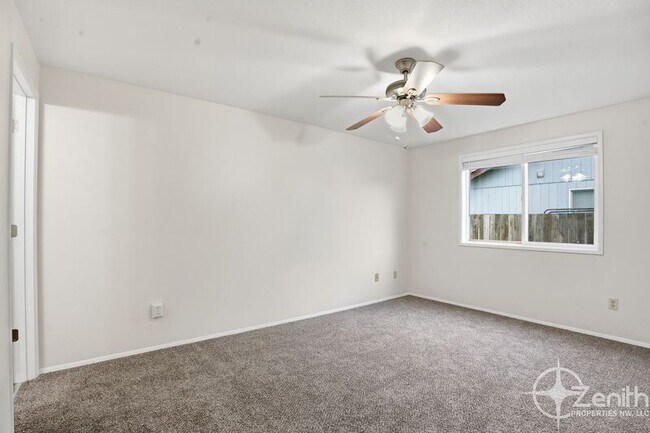 Building Photo - 16113 NE 4th Way