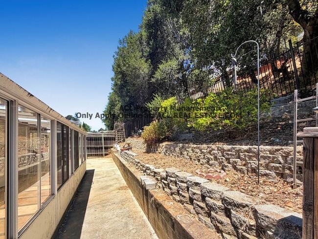 Building Photo - Updated 3-Bedroom Retreat in Prime Castro Valley Location